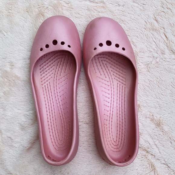 crocs ballet flats pink